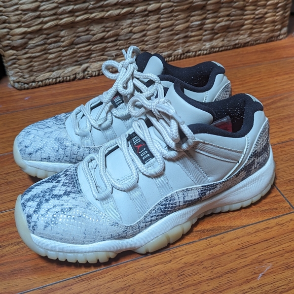 Jordan 11 snakeskin Y6 - Picture 2 of 3